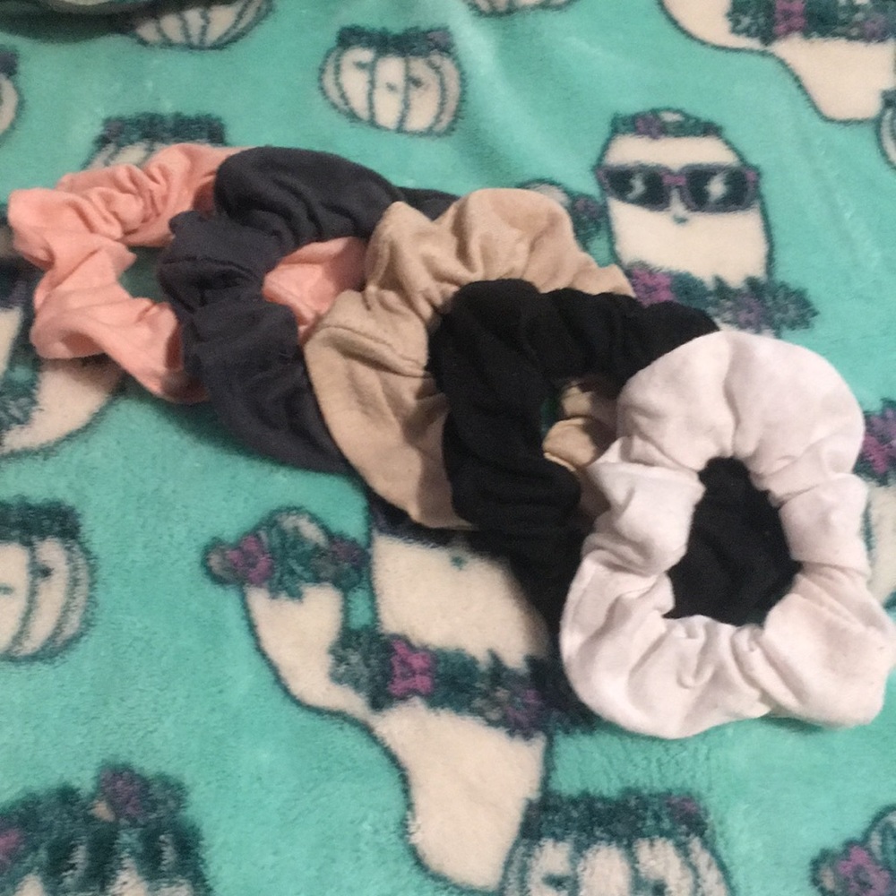 ⭐️✨scrunchies✨⭐️ON HOLD